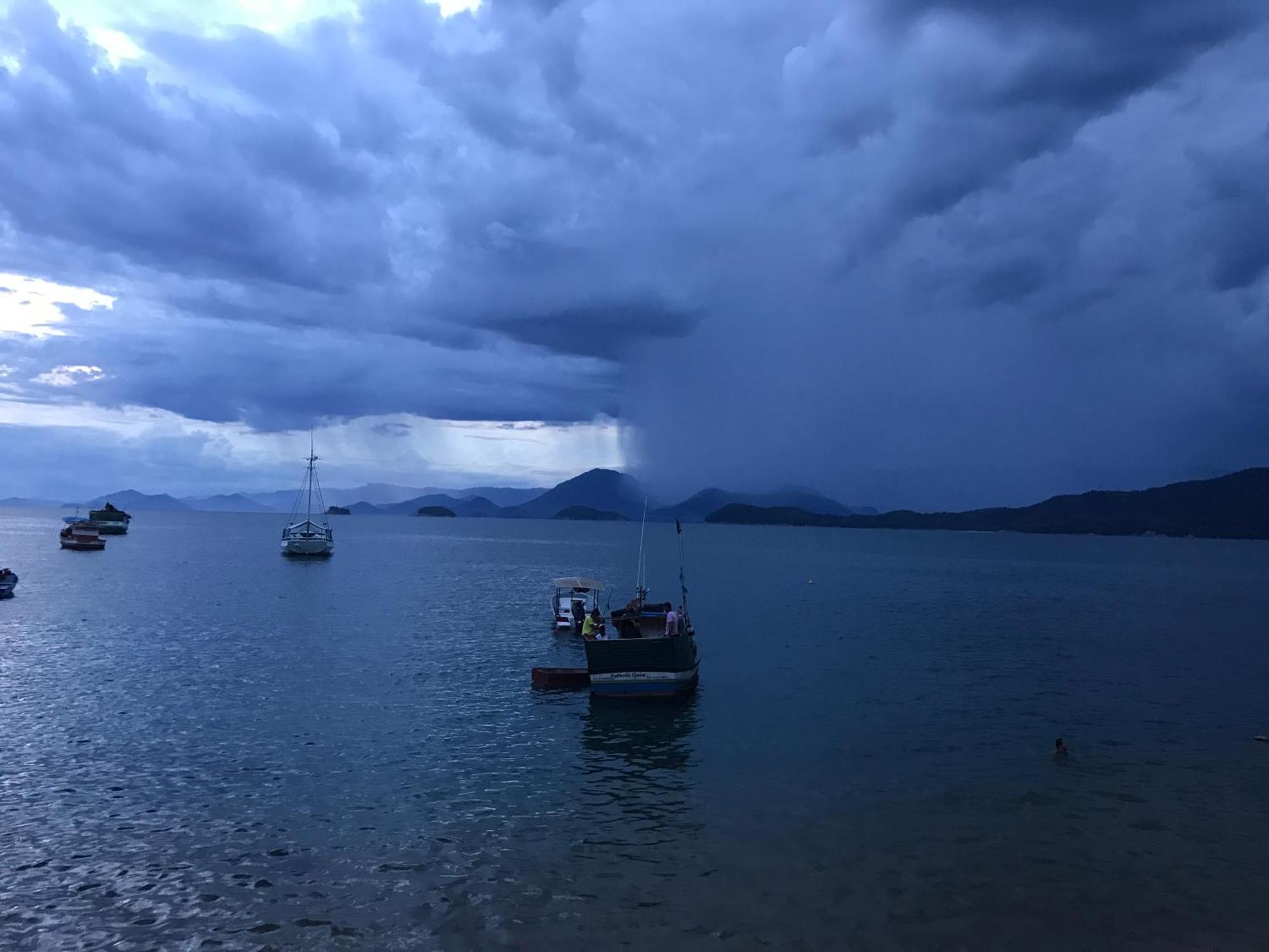 Deck Da Villa Pousada Ubatuba Dış mekan fotoğraf